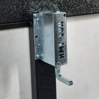 Накладний замок-засувка із защіпкою для люка в підвал